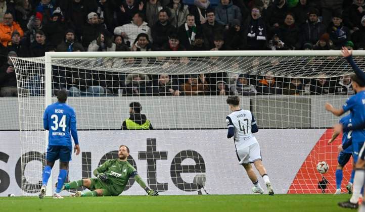 TOR zum 1:3 Heung-Min Son Tottenham Hotspur Spurs (07) (nicht im Bild) orwart Oliver Baumann TSG 1899 Hoffenheim (01) geschlagen TSG 1899 Hoffenheim vs Tottenham Hotspur Spurs 23.01.2025 DFL REGULATIONS PROHIBIT ANY USE OF PHOTOGRAPHS AS IMAGE SEQUENCES AND OR QUASI-VIDEO TSG 1899 Hoffenheim vs Tottenham Hotspur