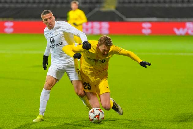 UEFA Europa League 2024 2025 Bodo Glimt Maccabi Tel Aviv Bodo 20250123 Maccabi Tel Avivs Osher Davida and Bodo Glimts Isak M??tt? during the UEFA Europa League match between Bodo Glimt and Maccabi Tel Aviv at the Aspmyra stadium Photo Lise Aaserud NTB Bodo Norway EDITORIAL USE ONLY RESTRICTED USE FOR BETTING COMPANIES  Copyright: xLisexAaserudx xNTBx