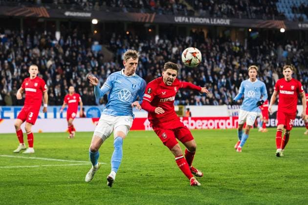 250123 Soren Rieks of Malmö FF and Bart Van Rooij of Twente during the UEFA Europa League football match between Malmö FF and Twente on January 23, 2025 in Malmö Photo Petter Arvidson BILDBYRAN kod PA PA0962 fotboll football soccer fotball uefa europa league europa league malmö ff twente bbeng  Copyright: PETTERxARVIDSON BB250123PA141