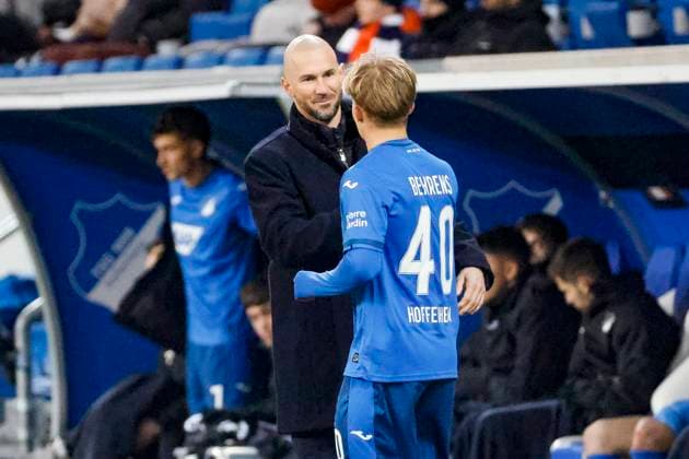 Christian Ilzer TSG Hoffenheim coach and Hennes Behrens TSG Hoffenheim, 40 in dialog , Football, UEFA Europa League, Matchday 7, 2024 2025, TSG Hoffenheim vs Tottenham Hotspur, 23 01 2025, Rhein Neckar Arena, Sinsheim, Germany Sinsheim Rhein Neckar Arena Baden Württemberg Germany Copyright: xGrantxHubbsx