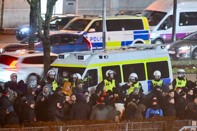 BORAS, SWEDEN 20250123 Police and Nice supporters outside the stadium before Thursdays Uefa Europa League first leg match between IF Elfsborg and OGC Nice at Boras arena BORAS SWEDEN x9200x  Copyright: xBjörnxLarssonxRosvall TTx UEFA EUROPA LEAGUE ELFSBORG-NICE