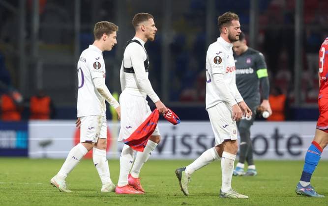 Anderlecht s Yari Verschaeren, Anderlecht s Thorgan Hazard and Anderlecht s Mats Rits look dejected after losing a soccer game between Czech soccer team Viktoria Plzen and Belgian soccer team RSC Anderlecht, Thursday 23 January 2025 in Plzen, Czech Republic, on day 7 8 of the group stage of the UEFA Europa League tournament. VIRGINIExLEFOUR  x111012977x