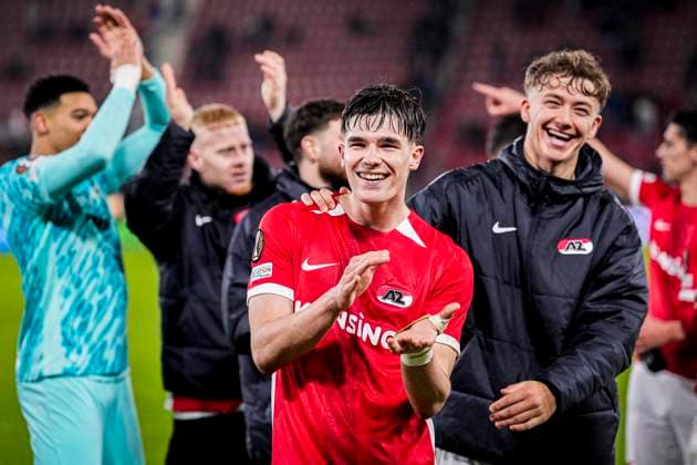 2025-01-23 AZ v AS Roma - UEFA Europa League 2024 25 League Phase MD7 ALKMAAR, NETHERLANDS - JANUARY 23: Wouter Goes of AZ celebrates his sides win after the UEFA Europa League 2024 25 League Phase MD7 match between AZ and AS Roma at AFAS Stadion on January 23, 2025 in Alkmaar, Netherlands. Alkmaar AFAS Stadion Netherlands Content not available for redistribution in The Netherlands directly or indirectly through any third parties. Copyright: xEdxvanxdexPolx
