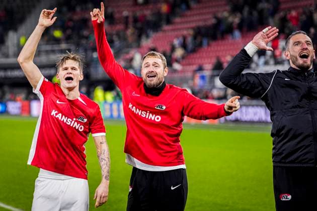 2025-01-23 AZ v AS Roma - UEFA Europa League 2024 25 League Phase MD7 ALKMAAR, NETHERLANDS - JANUARY 23: David Moller Wolfe of AZ and Goalkeeper Jeroen Zoet of AZ celebrates their sides win after the UEFA Europa League 2024 25 League Phase MD7 match between AZ and AS Roma at AFAS Stadion on January 23, 2025 in Alkmaar, Netherlands. Alkmaar AFAS Stadion Netherlands Content not available for redistribution in The Netherlands directly or indirectly through any third parties. Copyright: xEdxvanxdexPolx