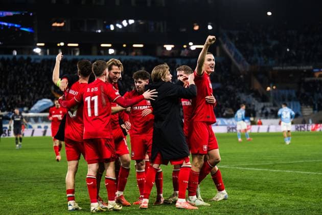 250123 Players of of Twente celebrate after the UEFA Europa League football match between Malmö FF and Twente on January 23, 2025 in Malmö Photo Christoffer Borg Mattisson BILDBYRAN COP 261 PA0962 fotboll football soccer fotball uefa europa league europa league malmö ff twente bbeng jubel  Copyright: CHRISTOFFERxBORGxMATTISSON BB250123CB053