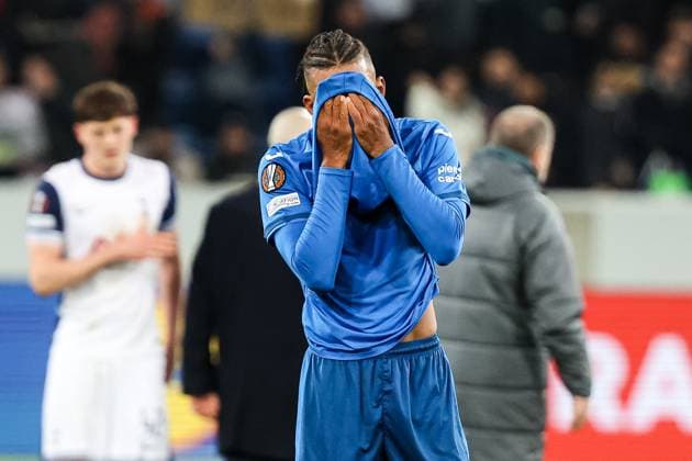 Final score 2 3, Tottenham beats TSG Hoffenheim Disappointed Hoffenheimer Kevin Akpoguma TSG 1899 Hoffenheim, 25 with his jersey in front of his face GER, TSG 1899 Hoffenheim vs Tottenham Hotspur, Football, UEFA Europa League, Matchday 7, Season 2024 2025, 23 01 2025 DFL REGULATES PROHIBIT ANY USE OF PHOTOGRAPHS AS IMAGE SEQUENCES AND OR QUASI VIDEO GER, TSG 1899 Hoffenheim vs Tottenham Hotspur, Football, UEFA Europa League, Matchday 7, Season 2024 2025, 23 01 2025 Sinsheim Copyright: xEibner-Pressefoto RogerxBuerkex EP_RBE