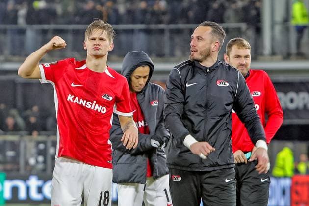 ALKMAAR - 23-01-2025, AFAS Stadium. UEFA Europa League, season 2024 2025 during the match AZ - AS Roma. goalkeeper AZ Hobie Verhulst and player AZ David Moller Wolfe celebrates after winning the match 1-0 AZ - AS Roma  x27527619x Copyright: