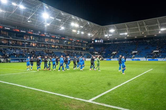 23 01 2025, xhfmx, Football UEFA Europa League, TSG 1899 Hoffenheim Tottenham Hotspur emspor, Die TSG Hoffenheim nach dem Spiel auf Ihrer Ehrenrunde durchs Stadion DFL DFB REGULATIONS PROHIBIT ANY USE OF PHOTOGRAPHS as IMAGE SEQUENCES and or QUASI VIDEO Sinsheim