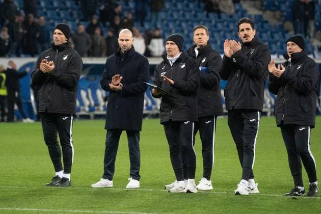 23 01 2025, xhfmx, Football UEFA Europa League, TSG 1899 Hoffenheim Tottenham Hotspur emspor, Christian Ilzer Coach TSG 1899 Hoffenheim and his coaching team after the match in front of the Hoffenheim fans curve DFL DFB REGULATIONS PROHIBIT ANY USE OF PHOTOGRAPHS as IMAGE SEQUENCES and or QUASI VIDEO Sinsheim