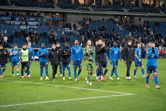 23 01 2025, xhfmx, Football UEFA Europa League, TSG 1899 Hoffenheim Tottenham Hotspur emspor, TSG Hoffenheim thanks its fans on the lap of honor DFL DFB REGULATIONS PROHIBIT ANY USE OF PHOTOGRAPHS as IMAGE SEQUENCES and or QUASI VIDEO Sinsheim