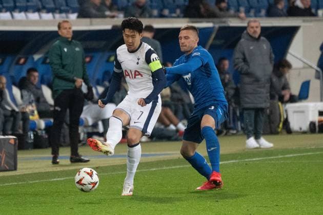 23.01.2025, xhfmx, Fussball UEFA Europa League, TSG 1899 Hoffenheim - Tottenham Hotspur emspor, v.l. Heung-Min Son (Tottenham Hotspurs) behauptet gegen Pavel Kaderabek (TSG 1899 Hoffenheim) den Ball im Zweikampf. (DFL DFB REGULATIONS PROHIBIT ANY USE OF PHOTOGRAPHS as IMAGE SEQUENCES and or QUASI-VIDEO) Sinsheim
