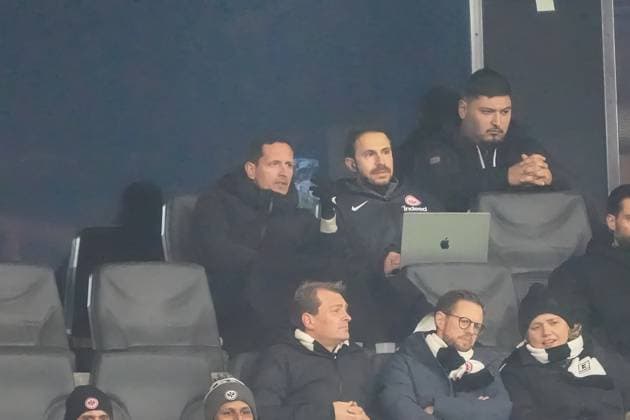 The suspended coach Dino Toppmöller Eintracht Frankfurt in the box with the video analysis Frankfurt 23 01 2025 Eintracht Frankfurt vs Ferencvaros Budapest, Deutsche Bank Park, Europa League, Matchday 7