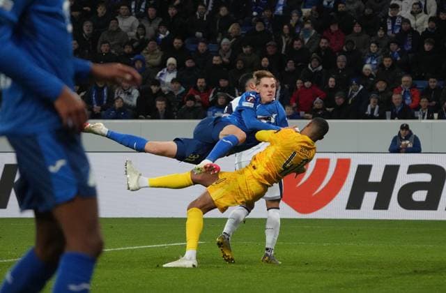Europa League, TSG 1899 Hoffenheim vs Tottenham Hotspur 23 01 2025, PreZero Arena, Sinsheim, Europa League, TSG 1899 Hoffenheim vs Tottenham Hotspur , pictured Max Moerstedt Hoffenheim , Goalkeeper Brandon Austin Tottenham nordphotoxGmbHx xBratic nph00250