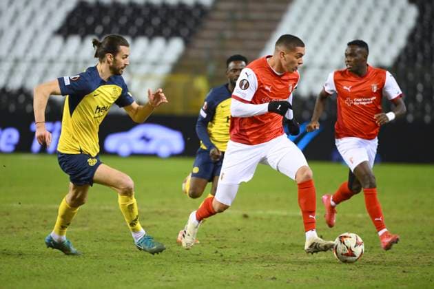 Royale Union Saint-Gilloise v Braga - UEFA Europa League BRUSSELS, BELGIUM - JANUARY 23 : Burgess Christian defender of Royale Union Saint-Gilloise and Amine El Ouazzani forward of SC Braga during the UEFA Europa League 2024 25 League Phase MD7 match between Royale Union Saint-Gilloise and Braga on January 23, 2025 in Brussels, Belgium, 23 01 2025 Brussels Belgium  Copyright: xVincentxKalutx