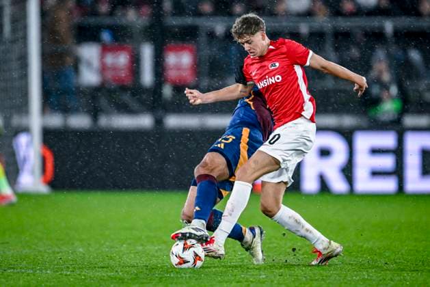 AS Roma defender Mats Hummels, AZ midfielder Sven Mijnans, during the match AZ Roma at the AZ Stadium for the UEFA Europa League League phase Matchday 7 season 2024 2025 in ALKMAAR, Netherlands on 23 januari 2025, photo by Stefan Koops EYE4images DeFodi Images Defodi 746 210257 Defodi-746