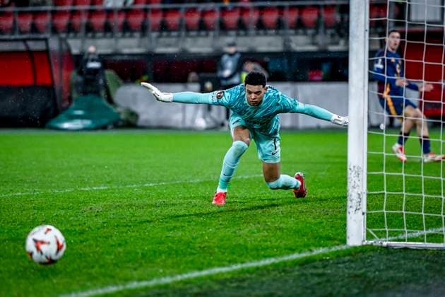 AZ goalkeeper Rome Jayden Owusu Oduro, during the match AZ Roma at the AZ Stadium for the UEFA Europa League League phase Matchday 7 season 2024 2025 in ALKMAAR, Netherlands on 23 januari 2025, photo by Stefan Koops EYE4images DeFodi Images Defodi 746 210265 Defodi-746