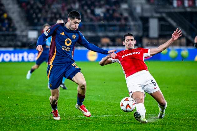 AS Roma forwarder Matias Soule, AZ defender Alexandre Penetra, during the match AZ Roma at the AZ Stadium for the UEFA Europa League League phase Matchday 7 season 2024 2025 in ALKMAAR, Netherlands on 23 januari 2025, photo by Stefan Koops EYE4images DeFodi Images Defodi 746 210266 Defodi-746