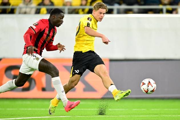 BORAS, SWEDEN 20250123 Nice s Antoine Mendy against Elfsborg s Gottfrid Rapp during Thursday s regular season match in the UEFA Europa League in football between IF Elfsborg and OGC Nice at Boras Arena in Boras, Sweden January 23, 2025 BORAS SWEDEN x9200x  Copyright: xBjörnxLarssonxRosvall TTx UEFA EUROPA LEAGUE ELFSBORG-NICE