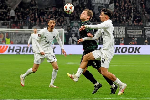 Frankfurt, Germany January 23, 2025 Europa League 2024 2025 Eintracht Frankfurt vs Ferencvarosi TC In the picture from left Stefan Gartenmann Ferencvarosi in a duel against Can Uzun Frankfurt Deutsche Bank Park Hessen Copyright: xFotostandx xRacochax