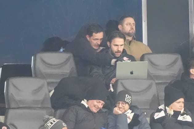 The suspended coach Dino Toppmöller Eintracht Frankfurt in the box during the video analysis Frankfurt 23 01 2025 Eintracht Frankfurt vs Ferencvaros Budapest, Deutsche Bank Park, Europa League, Matchday 7