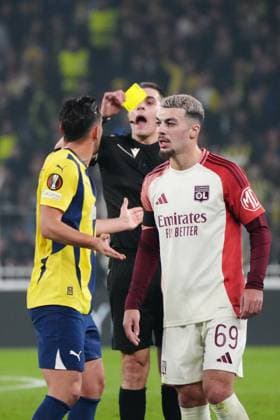 Referee Simone Sozza show yellow card to Irfan Can Kahveci of Fenerbahce during the UEFA Europa League 2024 25 League Phase MD7 match between Fenerbahce SK and Olympique Lyonnais at on January 23, 2025 in Istanbul, Turkey. Istanbul Turkey Copyright: xSeskimphotox Fenerbahce-Lyon-230125 (93)