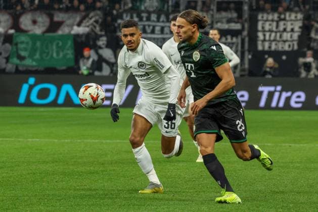 in duel, action, with Ansgar Knauff 36 Eintracht Frankfurt , Cebrail Makreckis 25 Ferencvaros TC , Eintracht Frankfurt vs Ferencvaros TC, Soccer, Europa League, Matchday 7, 23 01 2025 Frankfurt am Main Hessen Germany Copyright: xkolbert-press MartinxAgüerax