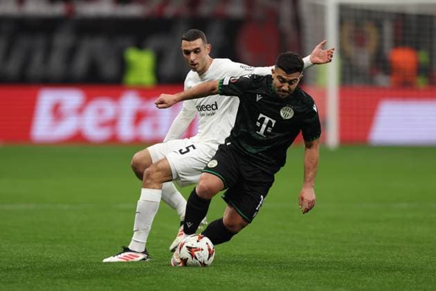 23 01 2025, xovx, Football UEFA Europa League, Eintracht Frankfurt Ferencvaros Budapest v l Ellyes Skhiri Eintracht Frankfurt Mohammed Abu Fani Ferencvarosi TC Budapest Zweikampf, Aktion, action, battle for the ball DFL DFB REGULATIONS PROHIBIT ANY USE OF PHOTOGRAPHS as IMAGE SEQUENCES and or QUASI VIDEO Frankfurt am Main