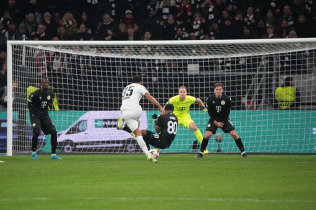 Shot by Lucas Tuta Silva Melo Eintracht Frankfurt, 35 is blocked by Habib Maiga Ferencvaros Budapest, 80 Frankfurt 23 01 2025 Eintracht Frankfurt vs Ferencvaros Budapest, Deutsche Bank Park, Europa League, Matchday 7