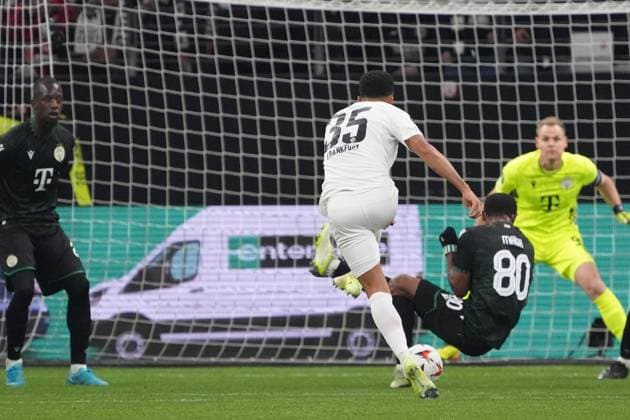 Shot by Lucas Tuta Silva Melo Eintracht Frankfurt, 35 is blocked by Habib Maiga Ferencvaros Budapest, 80 Frankfurt 23 01 2025 Eintracht Frankfurt vs Ferencvaros Budapest, Deutsche Bank Park, Europa League, Matchday 7