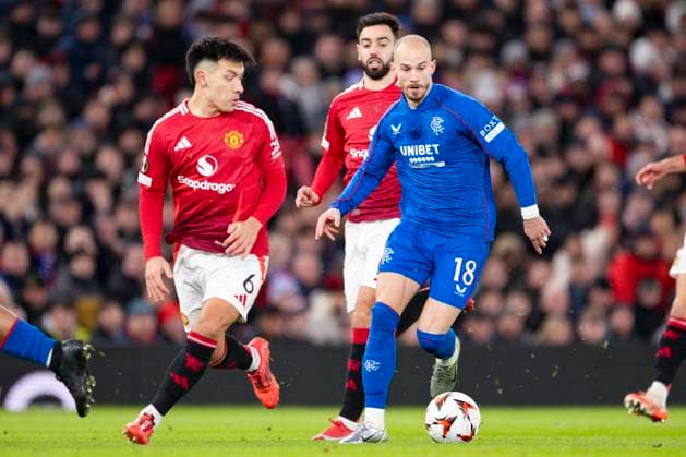 Old Trafford MANCHESTER, ENGLAND - JANUARY 23: Vaclav Cerny of Rangers FC (R) is chased by Lisandro Martinez of Manchester Utd. (L) during the UEFA Europa League 2024 25 League Phase MD7 match between Manchester United, ManU FC and Rangers FC at Old Trafford on January 23, 2025 in Manchester, England. (Richard Callis SPP) Copyright: xRichardxCallisx xSPPx spp-en-RiCa-RC5_Manchester_Rangers_23Jan2025_EN008