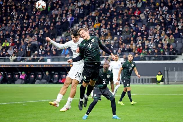 Frankfurt, Germany January 23, 2025 Europa League 2024 2025 Eintracht Frankfurt vs Ferencvarosi TC In the picture from left Can Uzun Frankfurt in a duel against Stefan Gartenmann Ferencvarosi Deutsche Bank Park Hessen Copyright: xFotostandx xRacochax