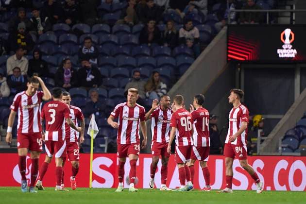 FC Porto v Olympiacos El Pireo - UEFA Europa League 2024 25 League Phase MD7 Ayoub El Kaabi of Olympiacos El Pireo celebrates with his teammates after scoring his team s first goal during the UEFA Europa League match between FC Porto and Olympiacos El Pireo at Estadio Do Dragao in Porto, Portugal, on January 23, 2025. Porto, Portugal Portugal  Copyright: xJosexManuelxAlvarezxReyx originalFilename:alvarezrey-notitle250123_npUcg.jpg