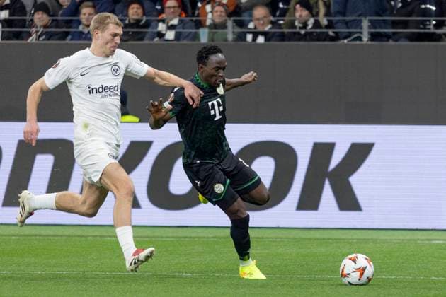 UEFA Europa League Eintracht Frankfurt Ferencvaros Budapest, 23 01 2025 Rasmus Kristensen Eintracht Frankfurt 13 Can Uzun Eintracht Frankfurt 20 fighting for the ball, Eintracht Frankfurt Ferencvaros Budapest, Frankfurt, Deutsche Bank Park, 23 1 2025 Copyright: xBEAUTIFULxSPORTS Gawlikx