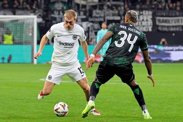 Frankfurt, Germany January 23, 2025 Europa League 2024 2025 Eintracht Frankfurt vs Ferencvarosi TC In the picture from left Rasmus Kristensen Frankfurt in a duel against Raul Gustavo Ferencvarosi Deutsche Bank Park Hessen Copyright: xFotostandx xRacochax
