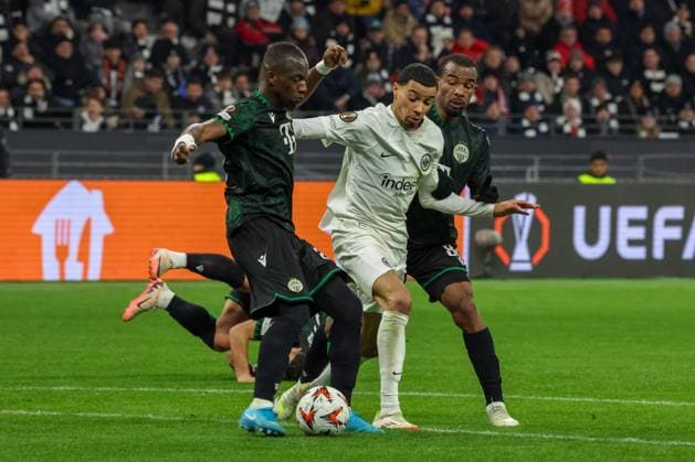 in duel, action, with Hugo Ekitike 11 Eintracht Frankfurt , Habib Maiga 80 Ferencvaros TC , Eintracht Frankfurt vs Ferencvaros TC, Soccer, Europa League, Matchday 7, 23 01 2025 Frankfurt am Main Hessen Germany Copyright: xkolbert-press MartinxAgüerax