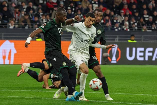 in duel, action, with Hugo Ekitike 11 Eintracht Frankfurt , Habib Maiga 80 Ferencvaros TC , Eintracht Frankfurt vs Ferencvaros TC, Soccer, Europa League, Matchday 7, 23 01 2025 Frankfurt am Main Hessen Germany Copyright: xkolbert-press MartinxAgüerax