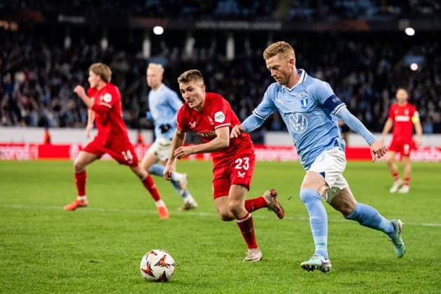 250123 Michal Sadilek of Twente and Anders Christiansen of Malmö FF during the UEFA Europa League football match between Malmö FF and Twente on January 23, 2025 in Malmö Photo Petter Arvidson BILDBYRAN kod PA PA0962 fotboll football soccer fotball uefa europa league europa league malmö ff Twente bbeng  Copyright: PETTERxARVIDSON BB250123PA261