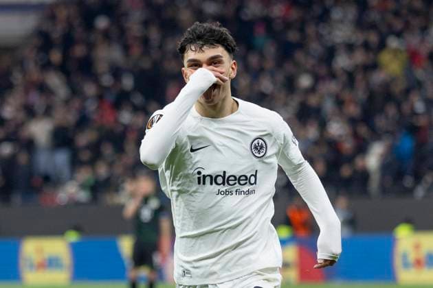 UEFA Europa League Eintracht Frankfurt Ferencvaros Budapest, 23 01 2025 Can Uzun Eintracht Frankfurt 20 celebrates his goal to make it 1 0 holds his hand in front of his face and sticks out his tongue, Eintracht Frankfurt Ferencvaros Budapest, Frankfurt, Deutsche Bank Park, 23 1 2025 Copyright: xBEAUTIFULxSPORTS Gawlikx