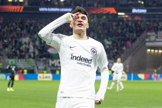 UEFA Europa League Eintracht Frankfurt Ferencvaros Budapest, 23 01 2025 Can Uzun Eintracht Frankfurt 20 celebrates his goal for 1 0 salutes, Eintracht Frankfurt Ferencvaros Budapest, Frankfurt, Deutsche Bank Park, 23 1 2025 Copyright: xBEAUTIFULxSPORTS Gawlikx