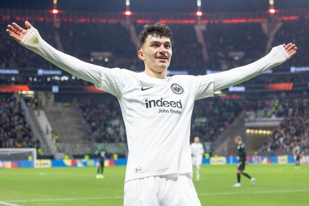 UEFA Europa League Eintracht Frankfurt Ferencvaros Budapest, 23 01 2025 Can Uzun Eintracht Frankfurt 20 celebrates his goal to make it 1 0 spreads his arms, Eintracht Frankfurt Ferencvaros Budapest, Frankfurt, Deutsche Bank Park, 23 1 2025 Copyright: xBEAUTIFULxSPORTS Gawlikx