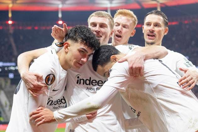UEFA Europa League Eintracht Frankfurt Ferencvaros Budapest, 23 01 2025 Can Uzun Eintracht Frankfurt 20 celebrates his goal for 1 0 with Rasmus Kristensen Eintracht Frankfurt 13 Hugo Ekitike Eintracht Frankfurt 11 , Hugo Larsson Eintracht Frankfurt 16 Robin Koch Eintracht Frankfurt 4 , Eintracht Frankfurt Ferencvaros Budapest, Frankfurt, Deutsche Bank Park, 23 1 2025 Copyright: xBEAUTIFULxSPORTS Gawlikx
