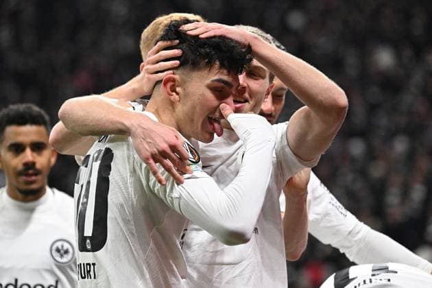 23 01 2025, xjhx, Fußball UEFA Europa League, Eintracht Frankfurt Ferencvaros Budapest emspor, v l Torjubel nach dem Tor zum celebrating the goal celebrate 1 0 durch Can Uzun Eintracht Frankfurt DFL DFB REGULATIONS PROHIBIT ANY USE OF PHOTOGRAPHS as IMAGE SEQUENCES and or QUASI VIDEO Frankfurt am Main