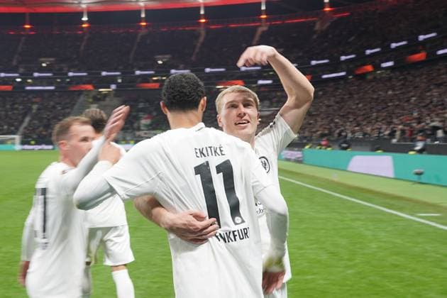 celebrate the goal, goal celebration for 2 0 Hugo Ekitike Eintracht Frankfurt, 11 , Rasmus Kristensen Eintracht Frankfurt, 13 Frankfurt 23 01 2025 Eintracht Frankfurt vs Ferencvaros Budapest, Deutsche Bank Park, Europa League, Matchday 7