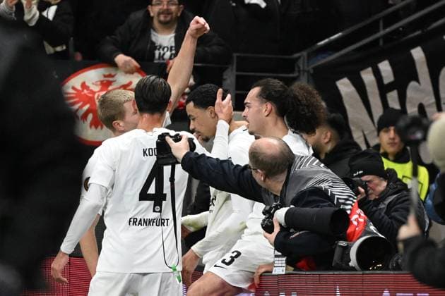 23 01 2025, xjhx, Fußball UEFA Europa League, Eintracht Frankfurt Ferencvaros Budapest emspor, v l Torjubel nach dem Tor zum celebrating the goal celebrate 2 0 durch Hugo Ekitike Eintracht Frankfurt DFL DFB REGULATIONS PROHIBIT ANY USE OF PHOTOGRAPHS as IMAGE SEQUENCES and or QUASI VIDEO Frankfurt am Main