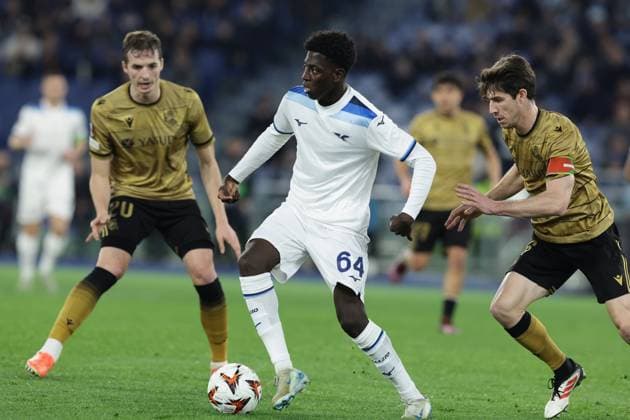 Ss lazio Mahamadou Balde challenges for the ball with Real Sociedad s Spanish defender Aritz Elustondo during UEFA Europa League phase match day 7 match between SS Lazio vs Real Sociedad at Olimpico stadium on January 23, 2025 in Rome, Italy.  Copyright: xAntonioxBalasco IPAxSportx xipa-agency.netx xx IPA_53256717 IPA_Agency_IPA53256717