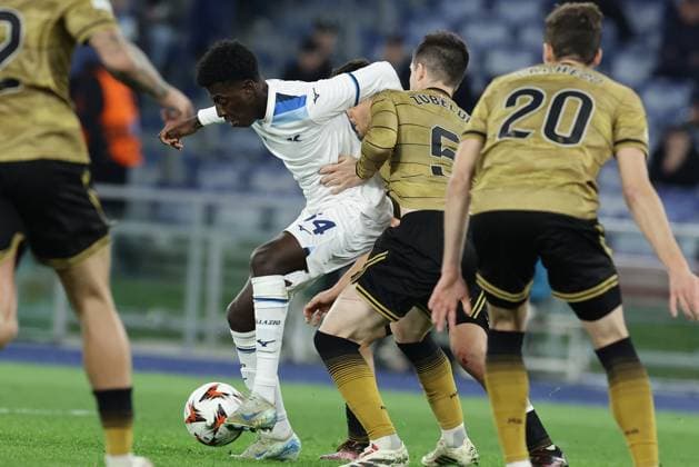 UEFA Europa League phase match day 7 SS Lazio vs Real Sociedad Ss lazio Mahamadou Balde challenges for the ball with Real Sociedad s Spanish defender Igor Zubeldia during UEFA Europa League phase match day 7 match between SS Lazio vs Real Sociedad at Olimpico stadium on January 23, 2025 in Rome, Italy. ABPH7300 Copyright: xAntonioxBalascox