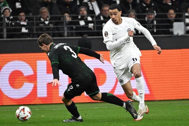 Soccer UEFA Europa League Matchday 7 Eintracht Frankfurt Ferencvaros Budapest on 23 01 2025 at Deutsche Bank Park in Frankfurt Stefan Gartenmann Budapest , left Hugo Ekitike Frankfurt , right xJKx