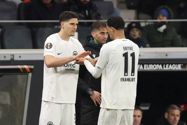 23 01 2025, xovx, Football UEFA Europa League, Eintracht Frankfurt Ferencvaros Budapest emspor, v l Igor Matanovic Eintracht Frankfurt Hugo Ekitike Eintracht Frankfurt Einwechslung Auswechslung DFL DFB REGULATIONS PROHIBIT ANY USE OF PHOTOGRAPHS as IMAGE SEQUENCES and or QUASI VIDEO Frankfurt am Main