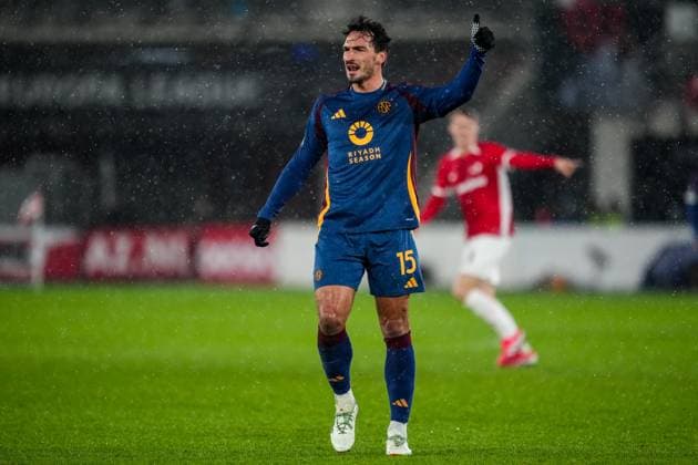 ALKMAAR, NETHERLANDS - JANUARY 23: Mats Hummels of AS Roma gestures during the UEFA Europa League 2024 25 League Phase MD7 match between AZ and AS Roma at AZ Stadion on January 23, 2025 in Alkmaar, Netherlands. (Photo by Rene Nijhuis) SPO  Copyright: xRenexNijhuis