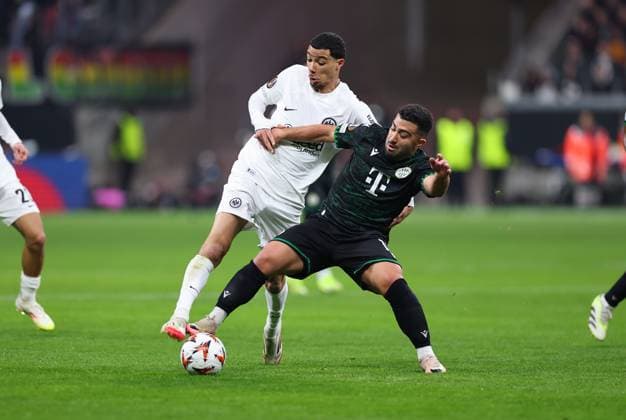 23 01 2025, Football UEFA Europa League, Eintracht Frankfurt Ferencvarosi TC, emonline, emspor, v l , Hugo Ekitike Eintracht Frankfurt , Mohammed Abu Fani Ferencvarosi TC Budapest DFL DFB REGULATIONS PROHIBIT ANY USE OF PHOTOGRAPHS AS IMAGE SEQUENCES AND OR QUASI VIDEO xdcx Copyright: HMBxMedia Claus
